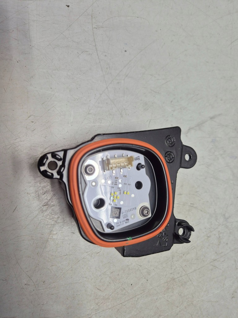 фото №4, Преобразователь модуль лампы левый led tesla model 3 l877067