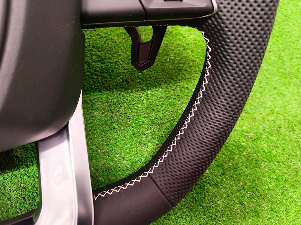 фото №7, Lamborghini urus повітропровід пелюстки перемикання білий nić perforacja