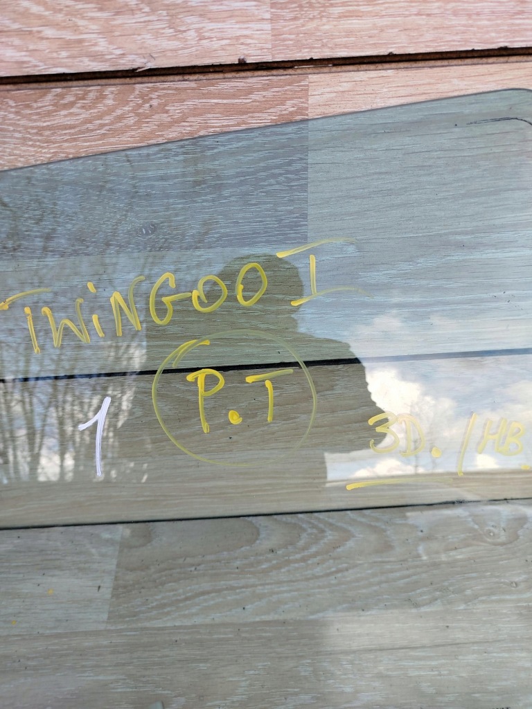 Скло бічна двері правий задня renault twingo i 3d hb Ціна