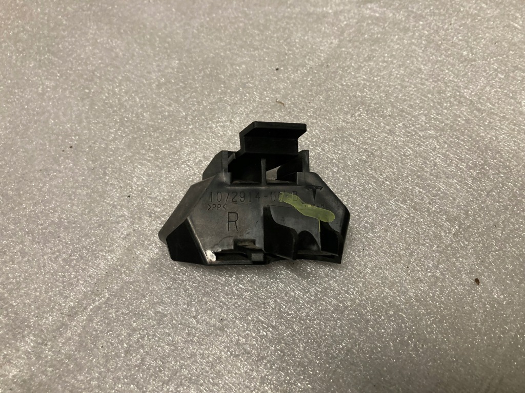 фото №1, Кронштейн протитуманної фари праве tesla s 1072914-00-b