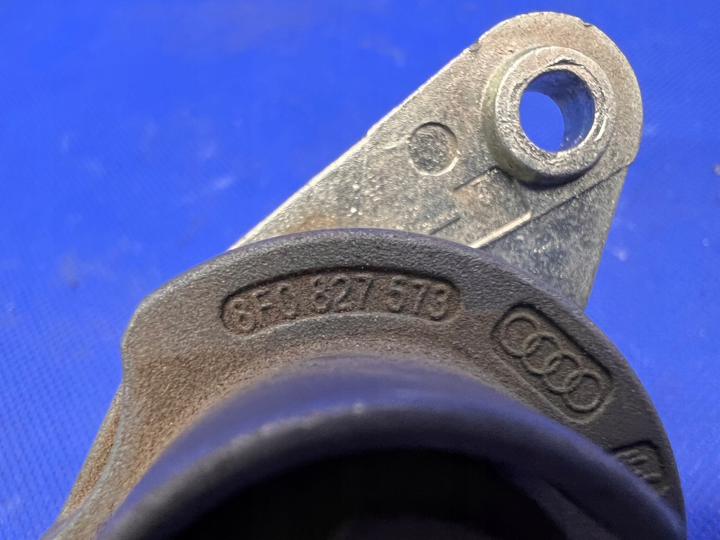 фото №6, Audi a8 d4 вкладка замок крышки 8e0827573d