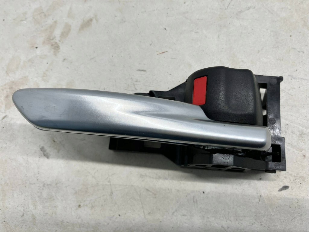 Купить Corolla e21 ручка внутренняя дверь перед задний  правый  69273-02200