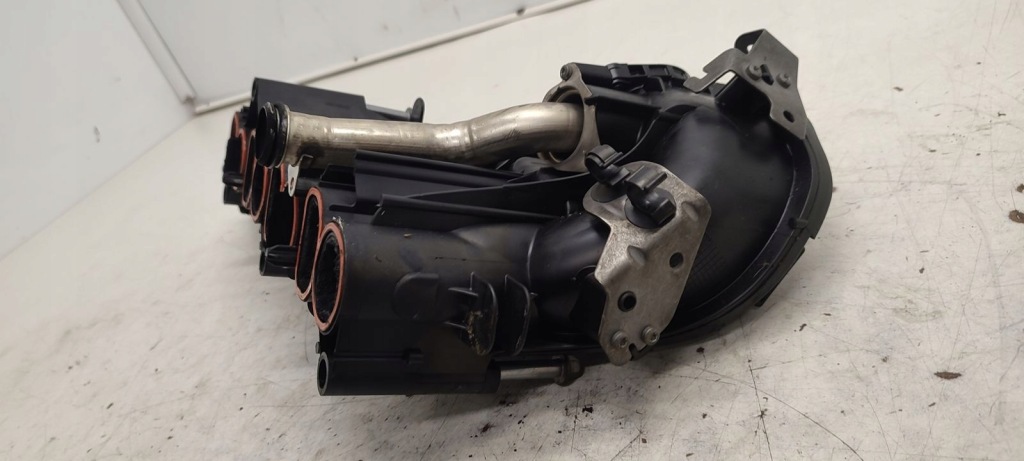 Колектор впускний  bmw e91 2,0d Оригінал