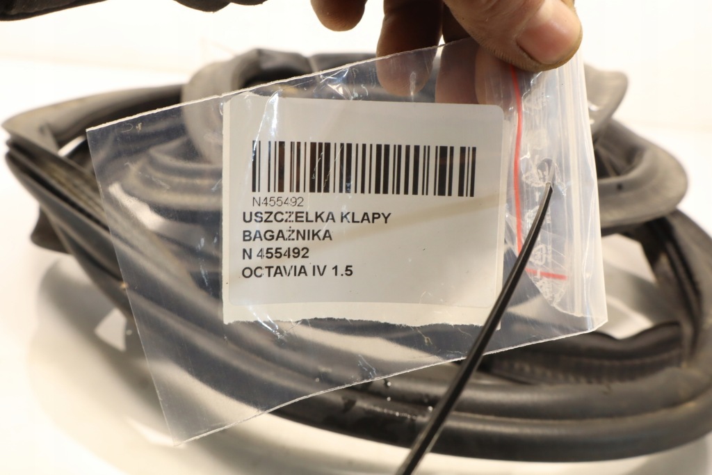 фото №1, Прокладка крышки багажника skoda octavia iv