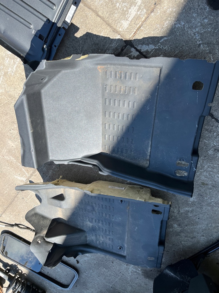 фото №1, Berlingo partner rifter combo proacy city doblo обшивка коврик 18-25 eu