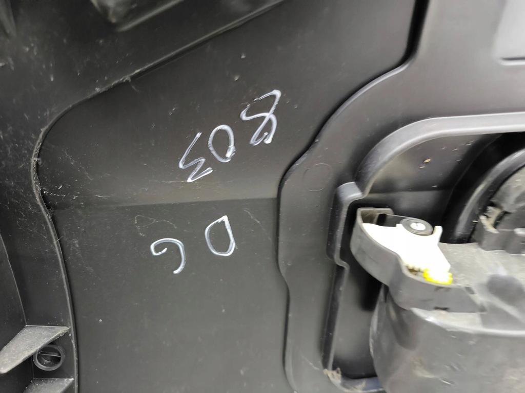 фото №10, Bmw i3 2017 правая сторона молдинг крыла заднего