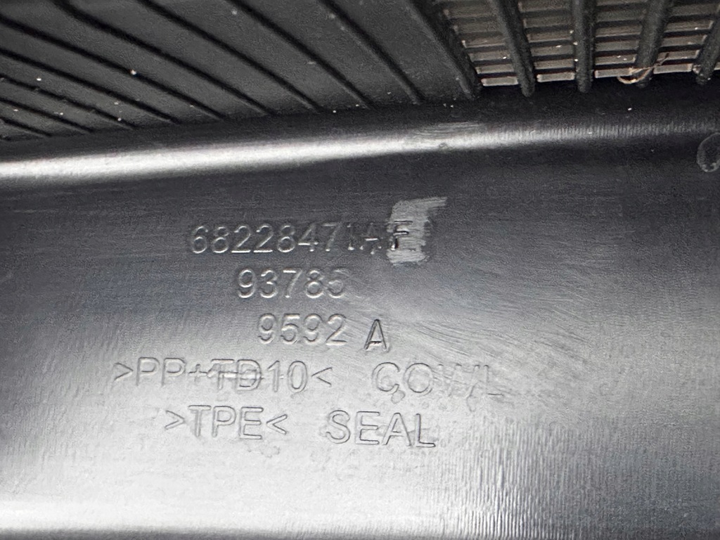 фото №11, Жабо молдинг усилитель chrysler pacifica 2016+