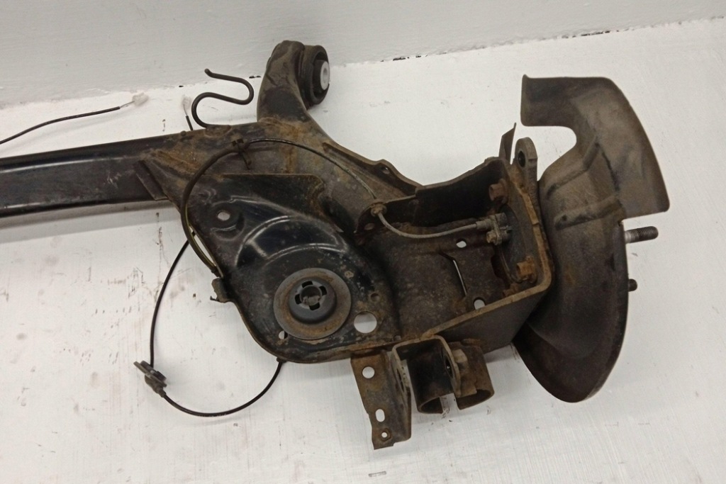 Купити Балка бампера задня mazda 5 cw n504033621 2.0l бензиновий 85kw 2018