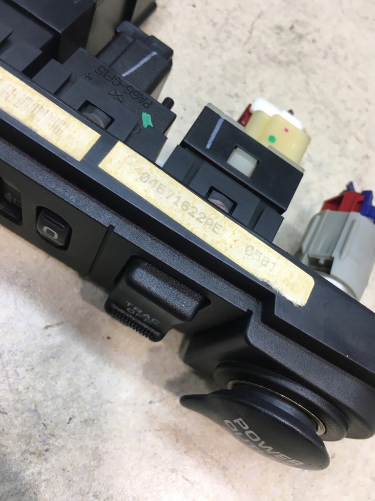 фото №8, Панель переключателей chrysler pt cruiser 04671622ae