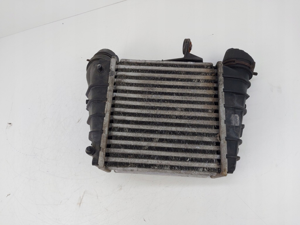 Інтеркулер радіатор повітря 6q0145804a skoda fabia 2 1.9 tdi в Україні