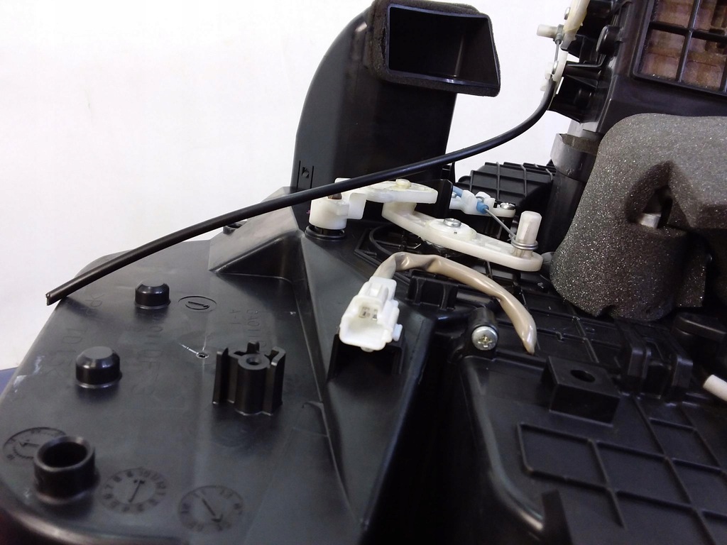 фото №6, Mazda 2 de 1.3 обігрівач