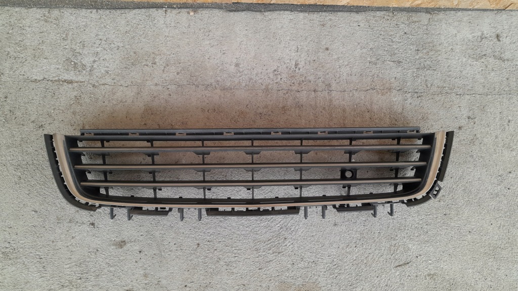 фото №1, Opel astra h iii lift средняя решётка бампера