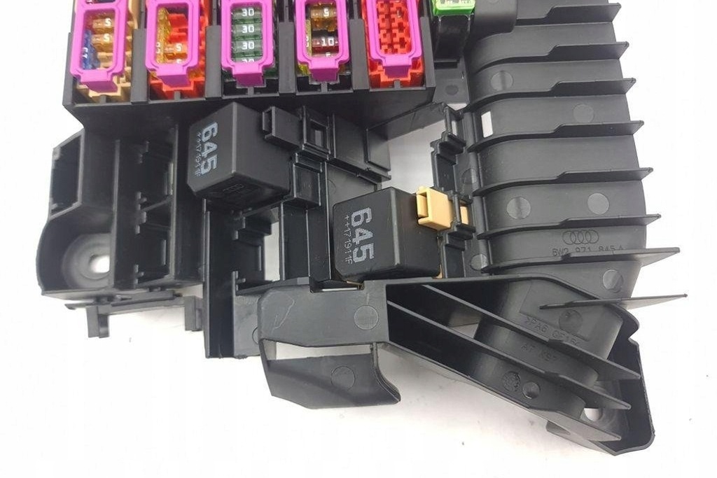 фото №11, Коробка запобіжників audi a4 avant 8w5, b9 8w2971845a 2.0l дизель 2017