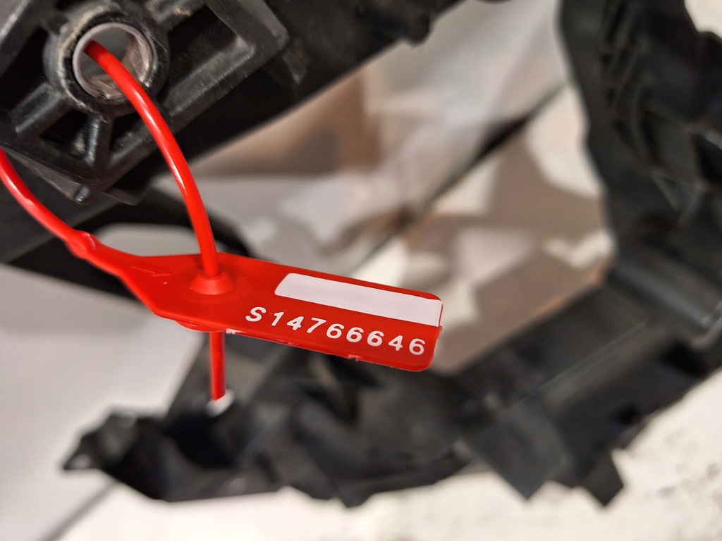 фото №8, Кронштейн панель фари правий новий 5802924820 iveco stralis 19-