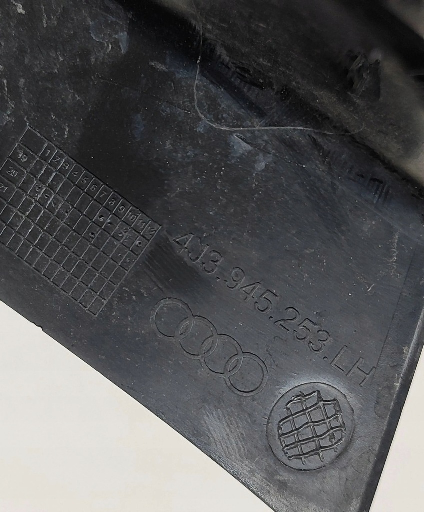 фото №6, Audi e-tron gt 2022 левая сторона молдинг pod фара задняя