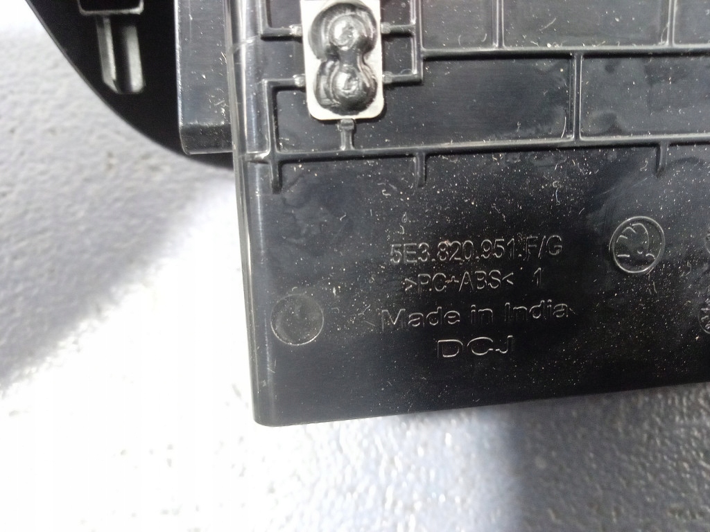 фото №5, Skoda octavia iv решётки обдув средний 5e3820951f