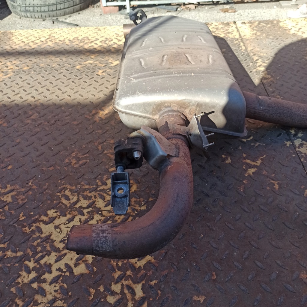 Mercedes w177 amg a35 катализатор гаситель труба комплект  a2464913700 a2474910300 Недорого