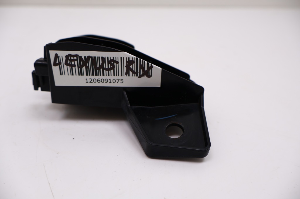 фото №6, Lexus rx iv напрямна бампера правий задня 52562-48020