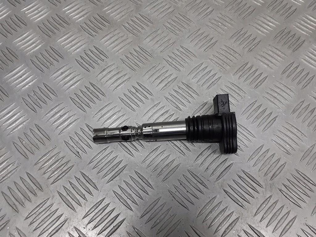 фото №1, Катушка зажигания audi a4 b7 2.0 06a905115d