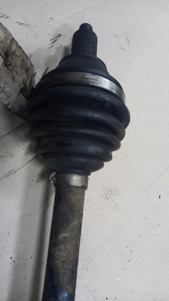 фото №2, Приводной вал левая vw polo 1.2b 01r