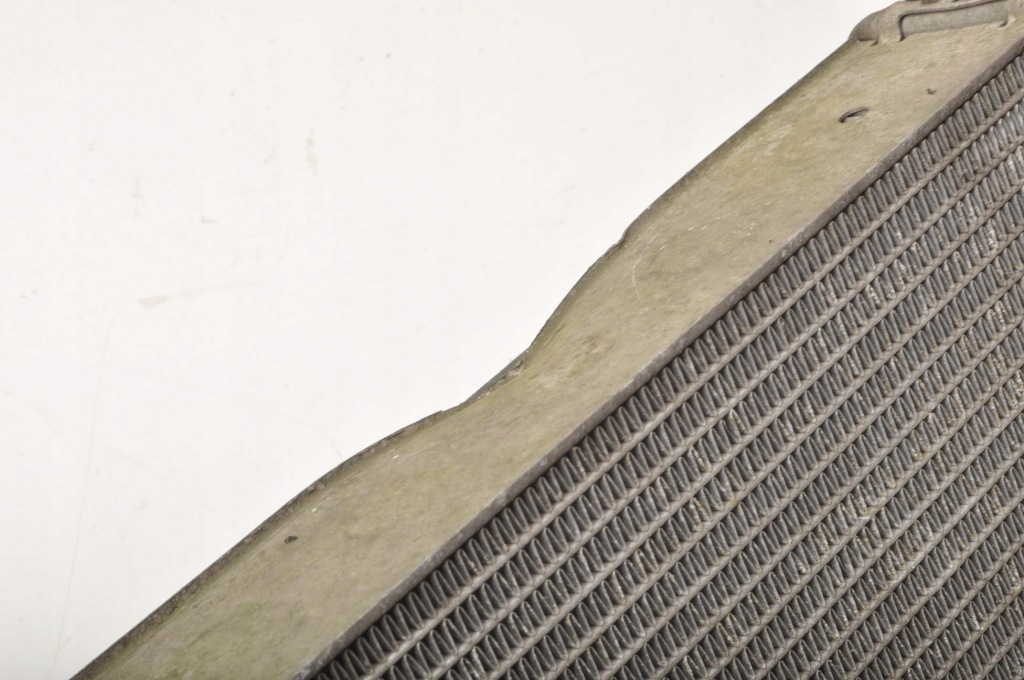 Audi a4 b9 1.4 tfsi 150km радиатор воздуха интеркулер 8w0145804a с Разборки