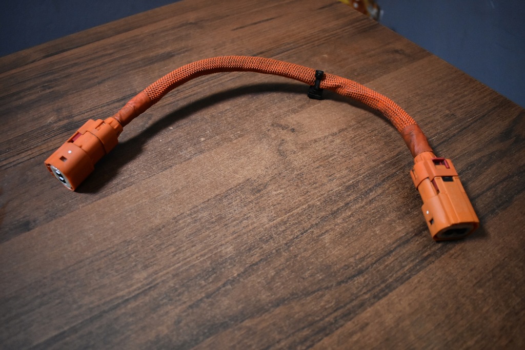 фото №1, Idealny шланг живильний wysokiego напруги porsche taycan 1