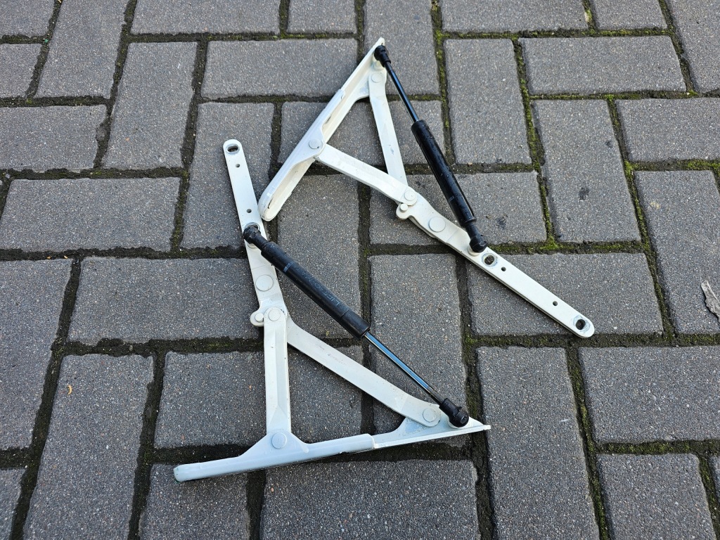 фото №2, Maserati 4200gt spyder петлі кришки задня