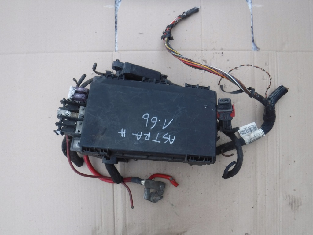 фото №1, Коробка запобіжників bsi opel astra h 13145034