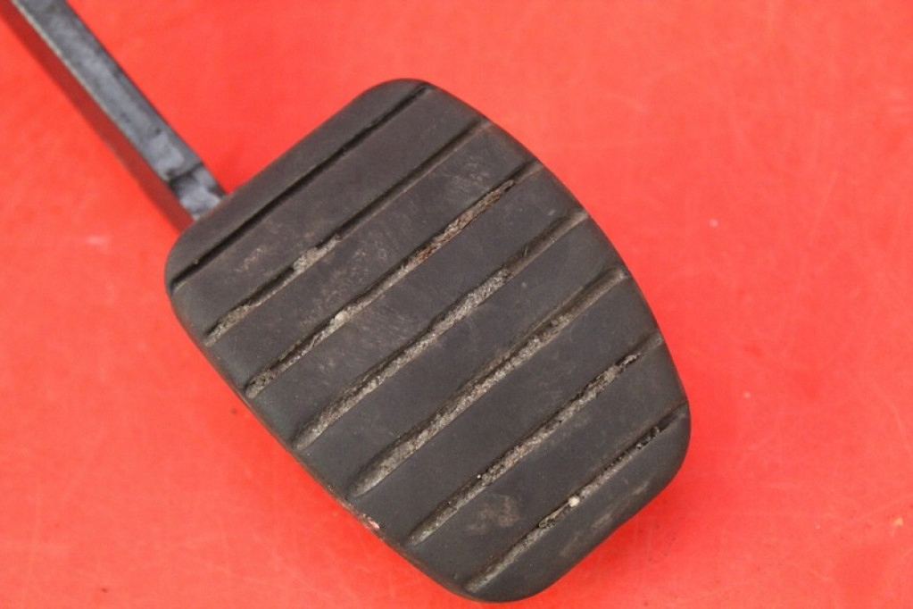 Педаль сцепление eu 465034726r renault captur 1 i 1.2 tce 120 km 13-19 Недорого