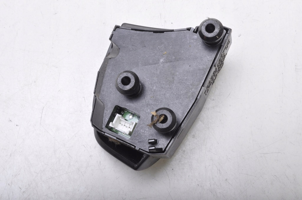 фото №8, Volvo v50 кнопки керма 8637471 8637491