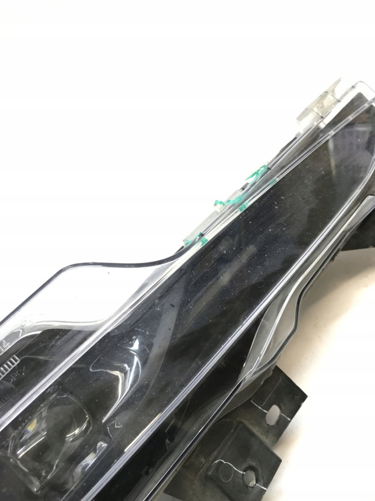 Tesla model 3 противотуманная фара правый led drl 1077396-00-c Недорого