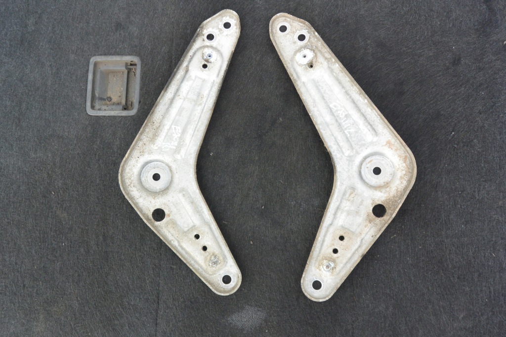 Купити Кронштейн підвіска задній комплект  3.0d bmw x5 e70 e71