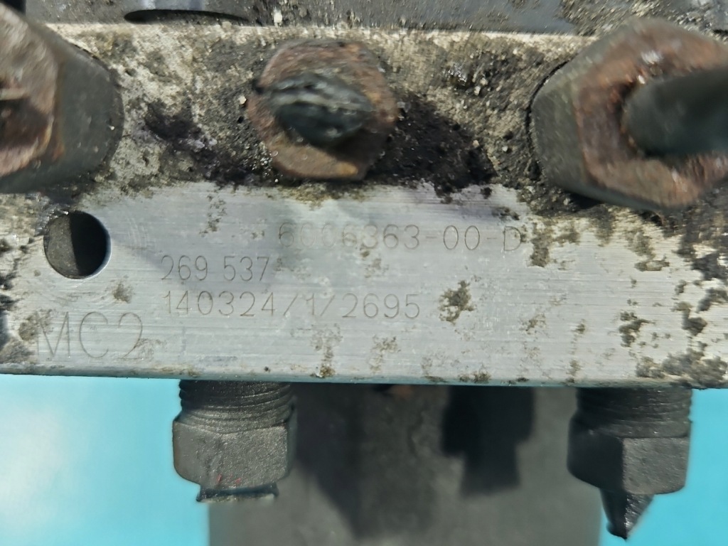 Насос abs tesla model s 6006363-00-d 269537 140324/1/2695 600636300d Киев