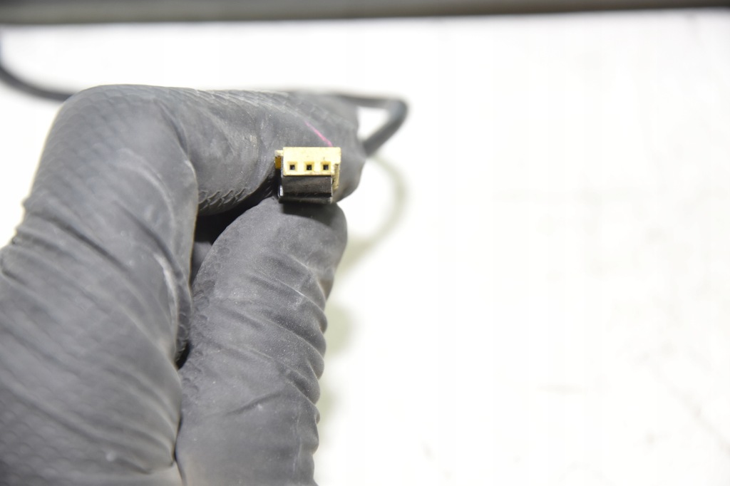 фото №5, Bmw e38 атермічне скло бічна трикутник права задня