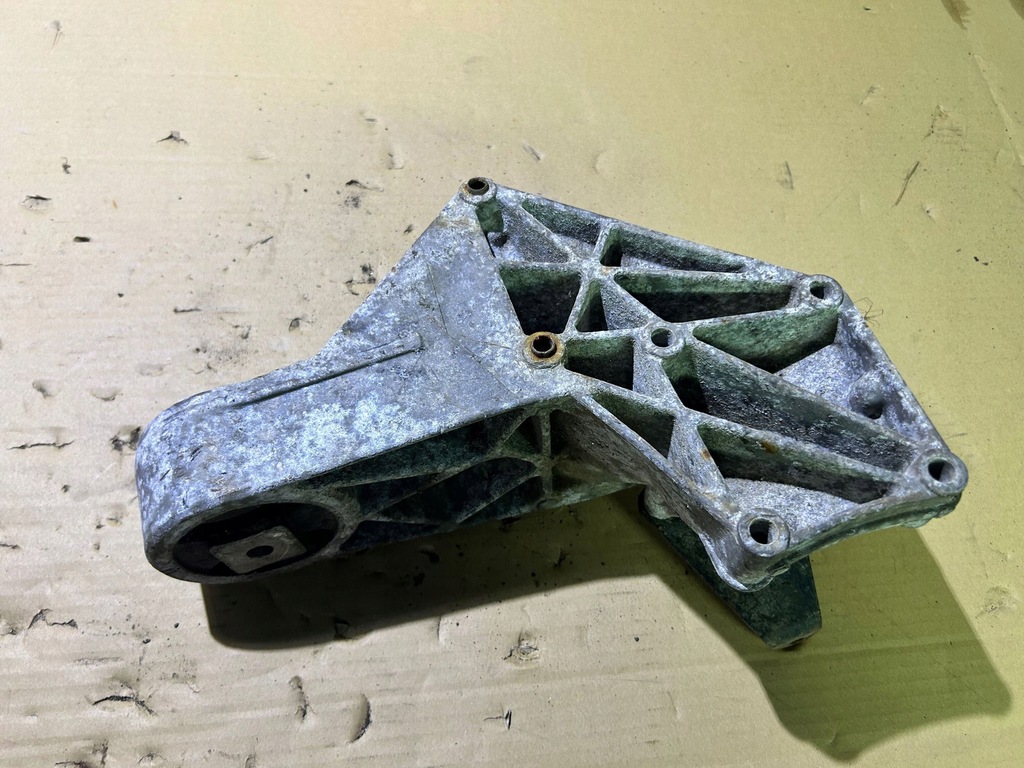 фото №5, Кронштейн опора полуось mercedes vito 638 2.2 cdi a6112220009