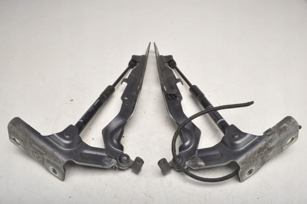 Купить Volvo s60 ii v60 петля капот 31385812 31385813 комплект