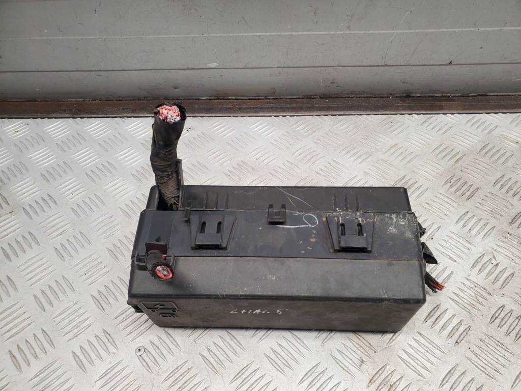 Dodge challenger p68266001ac коробка запобіжників Недорого