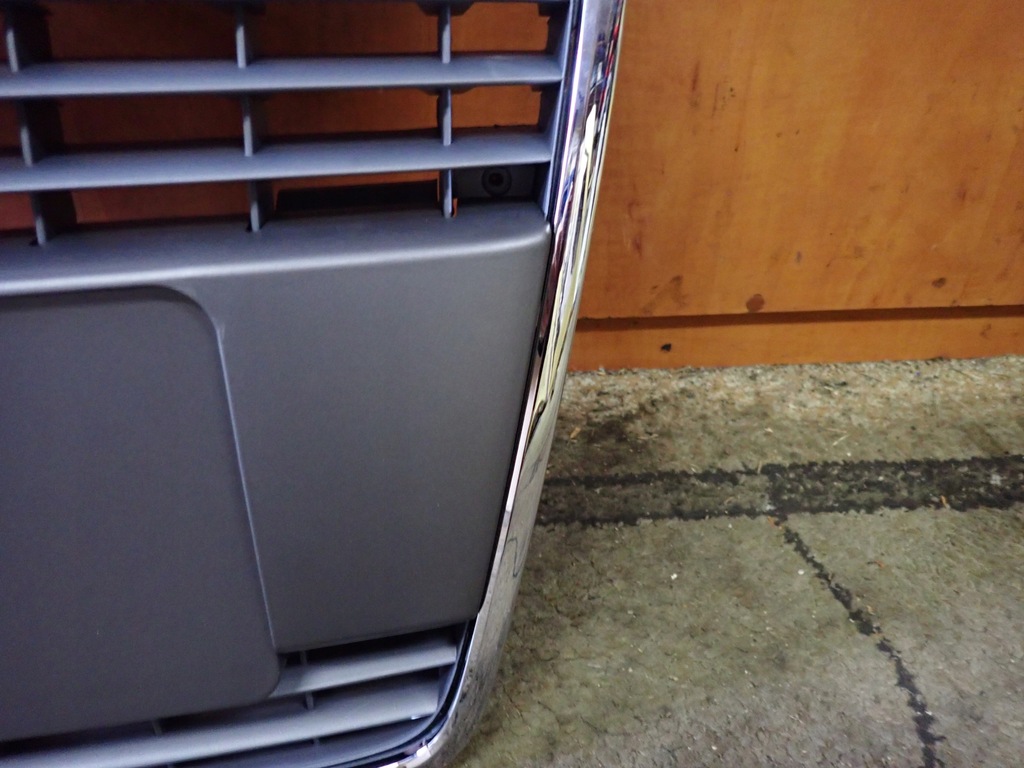 фото №4, Audi a4 b7 решётка радиатора средняя решётка радиатора хром