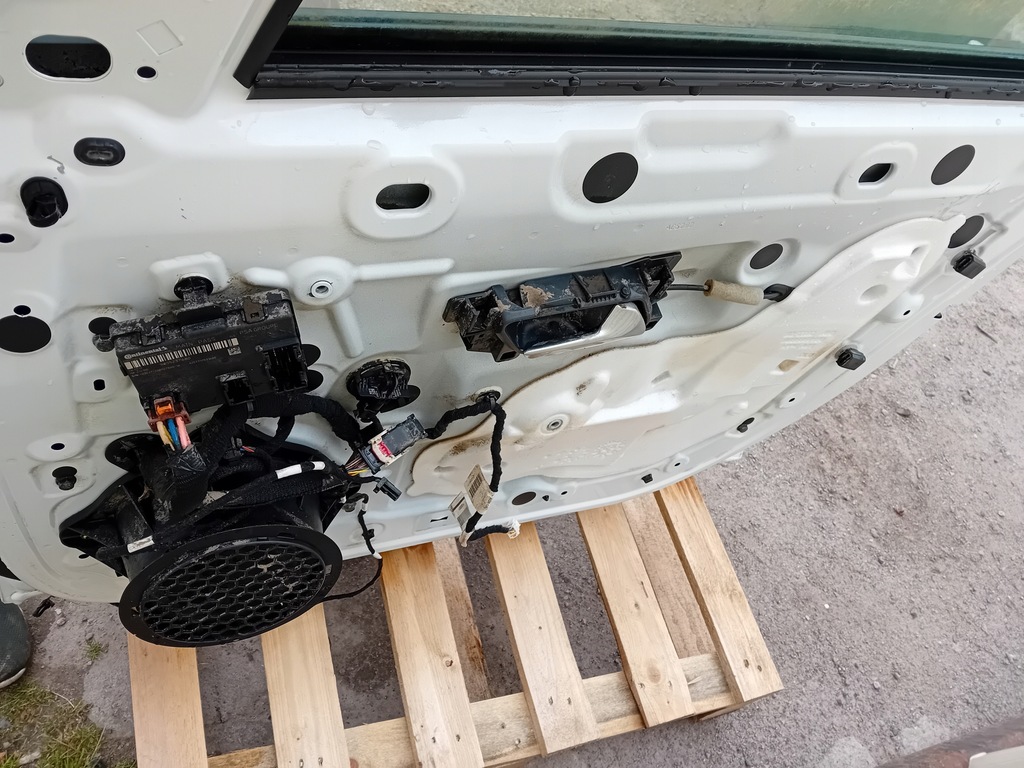 фото №9, Дверь правое перед peugeot 308 t10