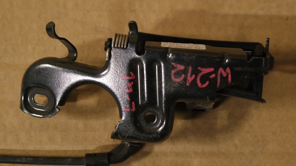 фото №1, Защёлка блокировка спинка сиденье mercedes w212