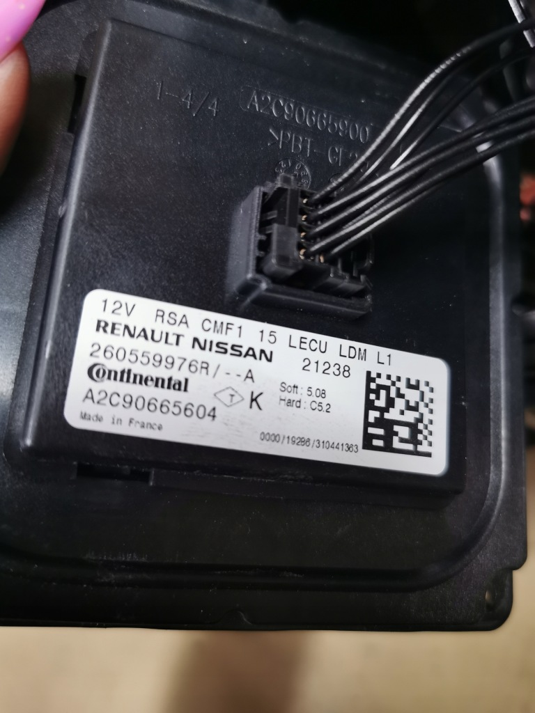 Фара перед передняя правый  twingo 3 3 рестайлинг  led Киев