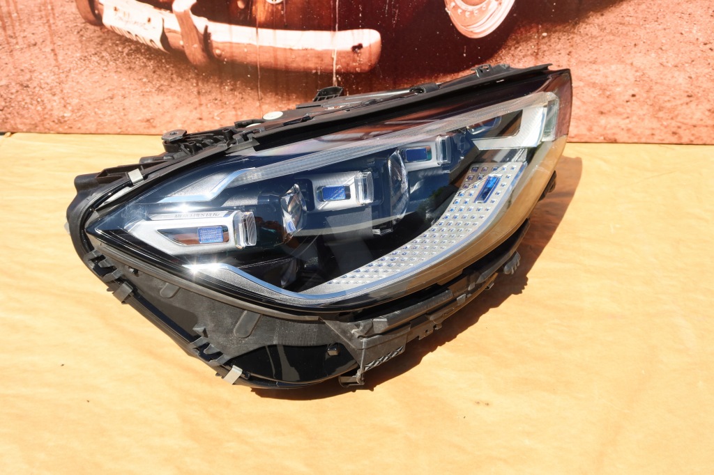 Купити Mercedes s klasa a2239061804 digital led фара