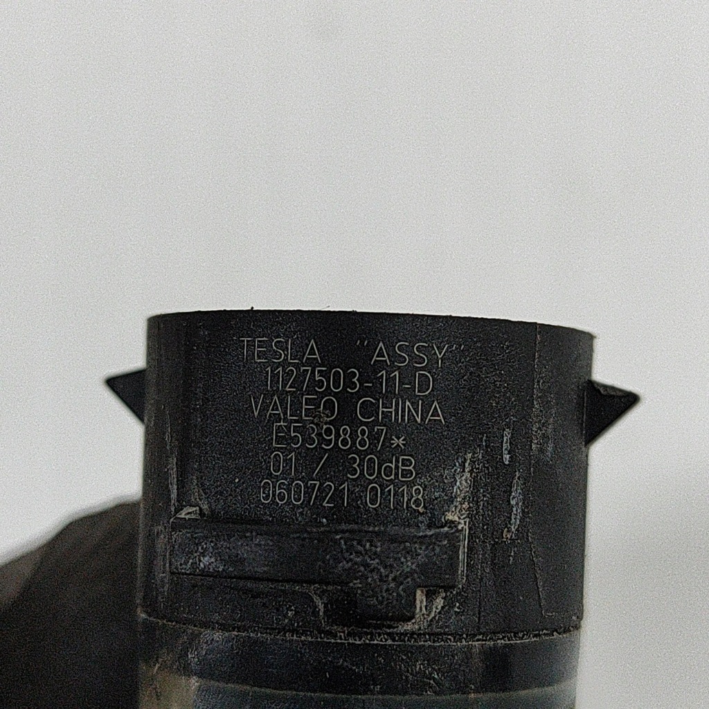 Tesla model 3 2021 с передний датчик парковки pdc Недорого