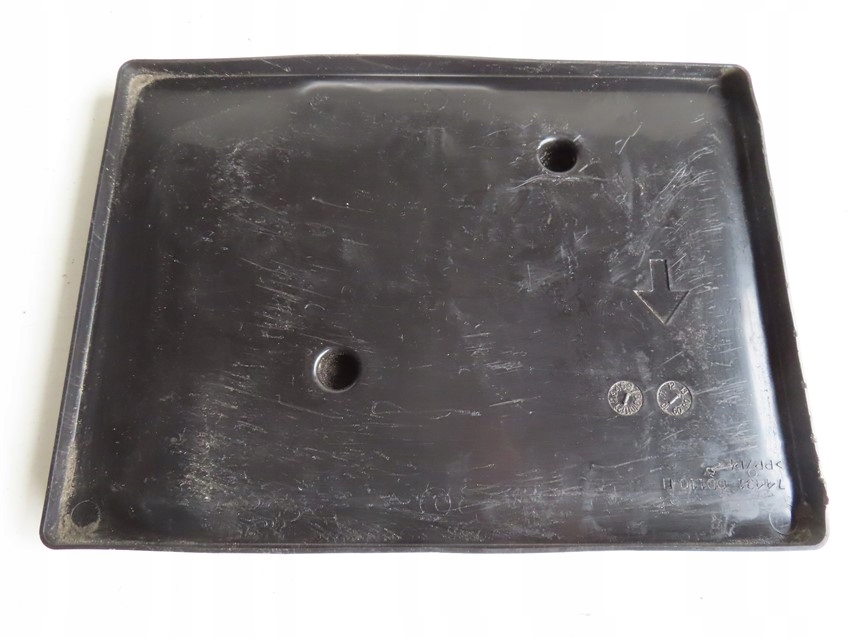 Купити Основа під  акумулятор toyota yaris 3 1.0 1.33 бензин 2011-2017 рік