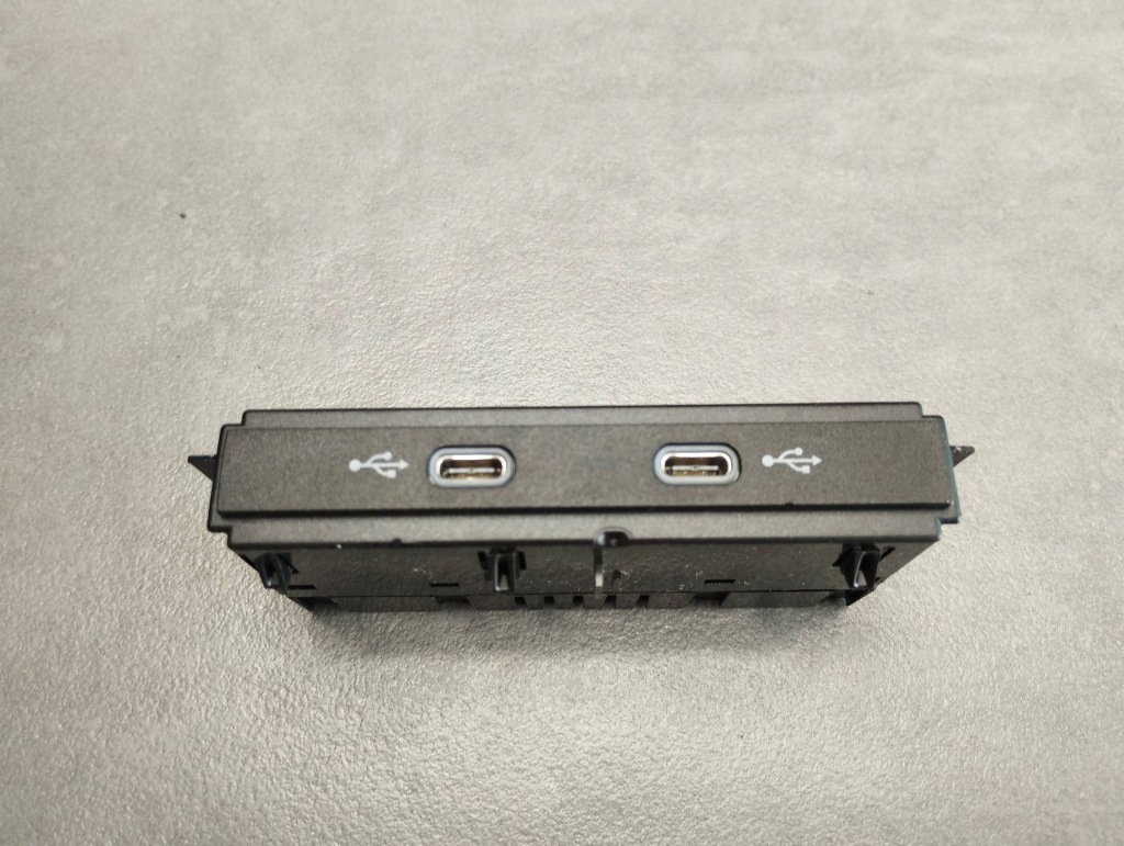фото №1, Audi q4 e-tron подвійний роз'єм usb 89a035736