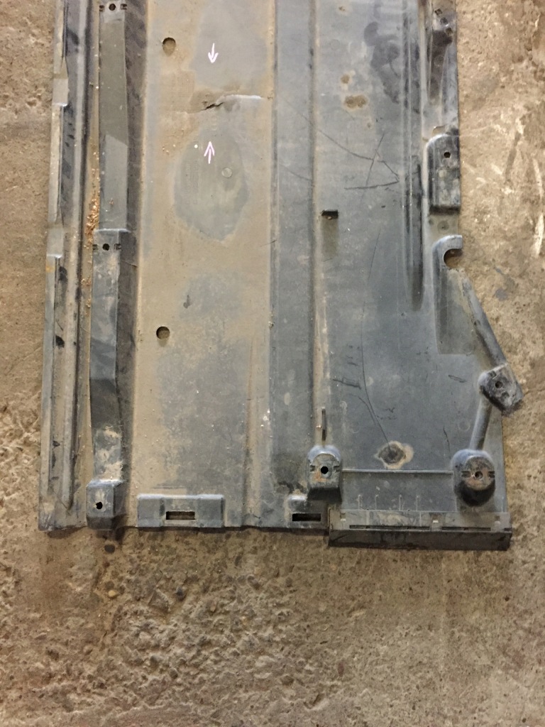 Audi a4 b8 a5 защита плита пол подвеска левая Киев