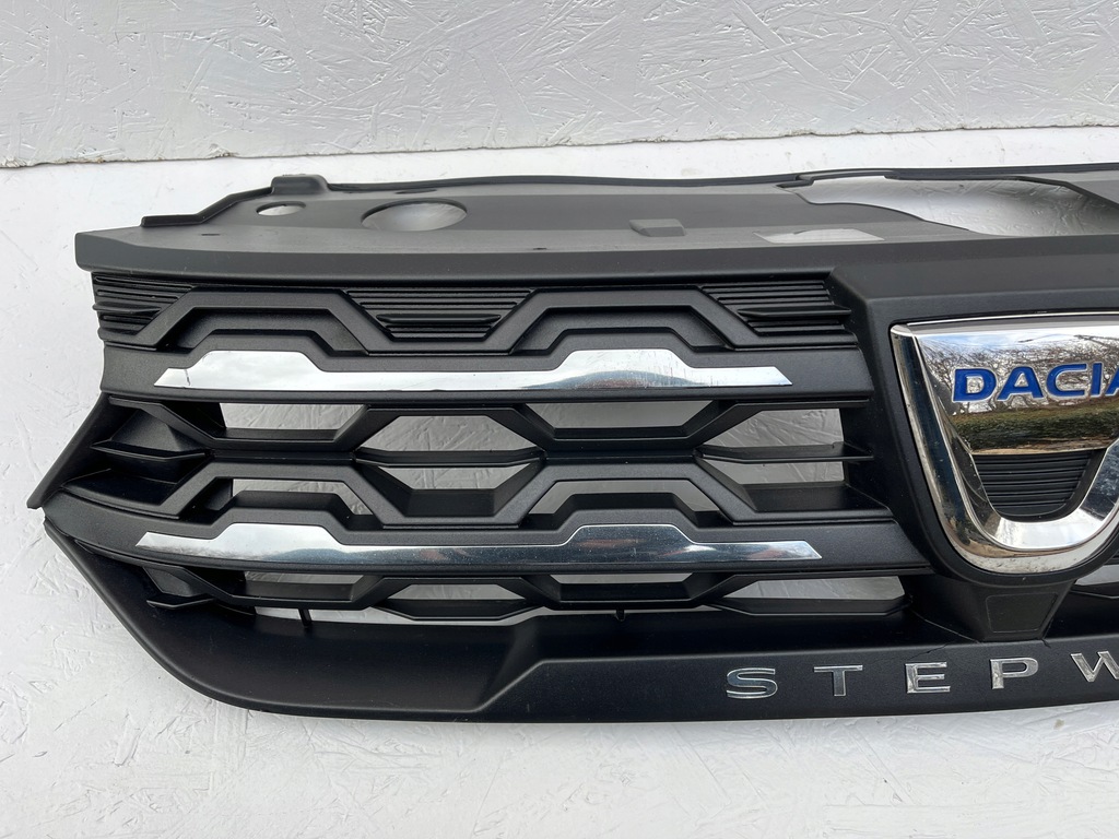 фото №8, Dacia sandero stepway iii 20 - решітка радіатора бампер перед 623109870r