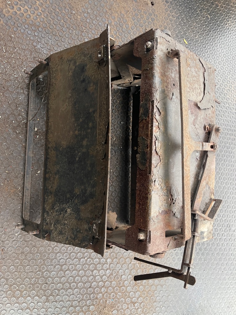 фото №2, Основание корпус коробка аккумулятор renault mascott 3.0