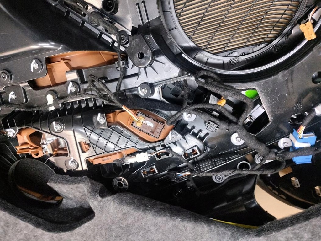 фото №16, Nowa оригінальний номер оббивка обшивка двері лівий правий перед audi r8 spyder шкіра nowa