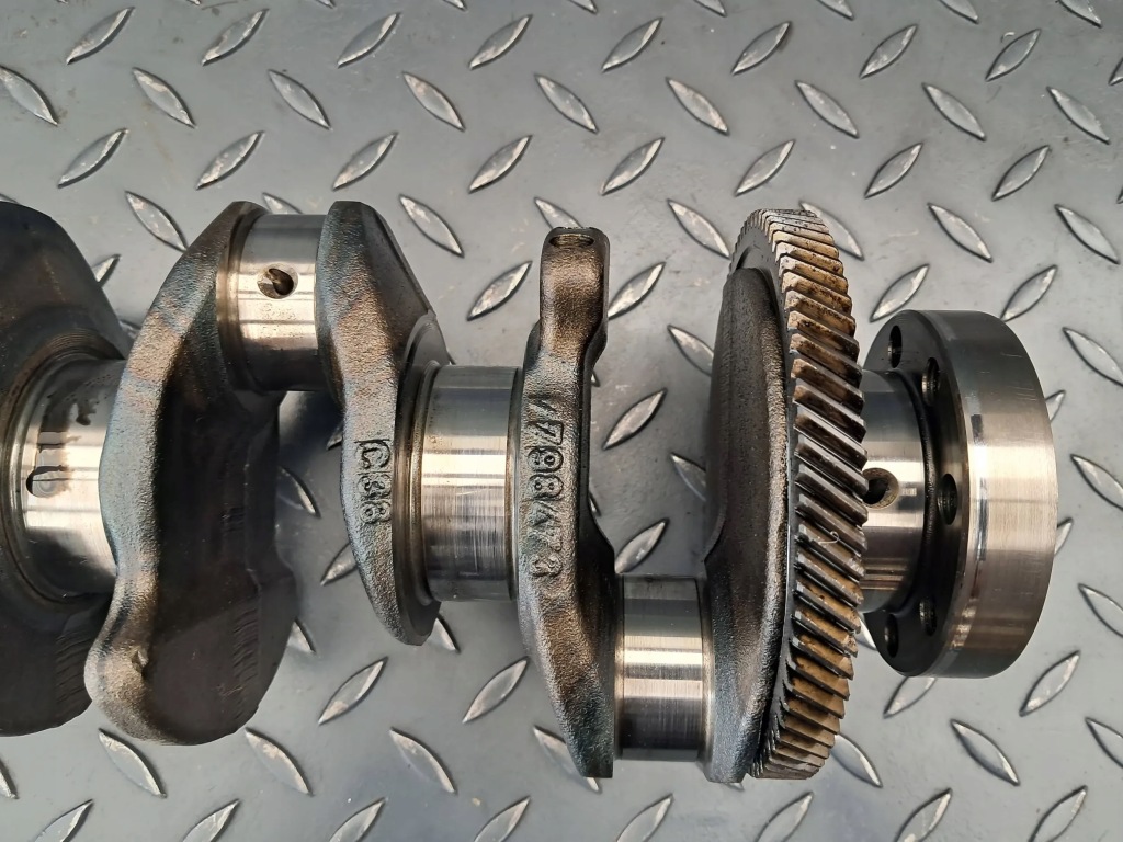 Wał коленчатый двигателя 7 798 473 bmw e87 e90 318d m47n2 с Разборки